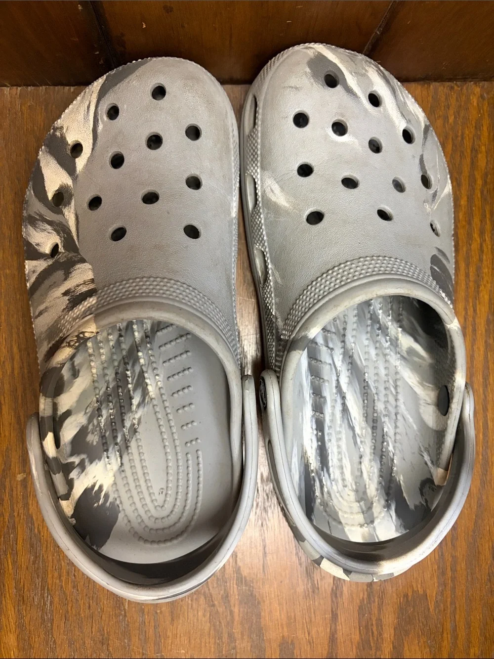 CROCS Classic Clog in Grey Marble Pattern